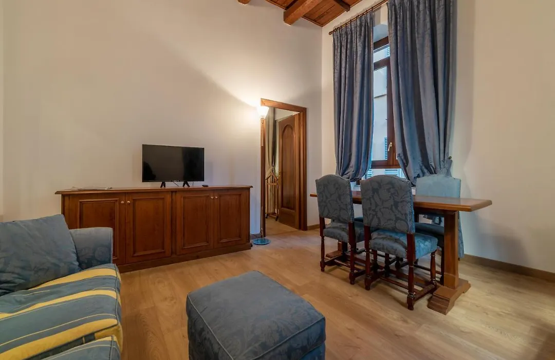 Piazza di Spagna Elegant Apartment-1